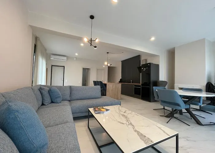 Villa Oleandra By The Sea