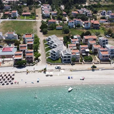 Villa Oleandra By The Sea Polychrono Exterior photo