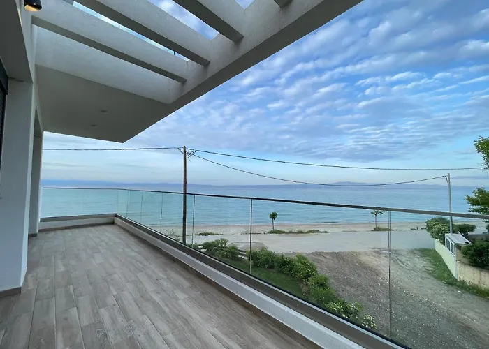 Villa Oleandra By The Sea